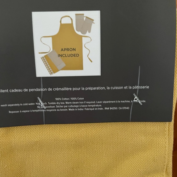 NEW AVA Kitchen Essential Set Mustard Color
3 KITCHEN TOWELS • 2 MITTS • 1 APRON - Picture 5 of 5